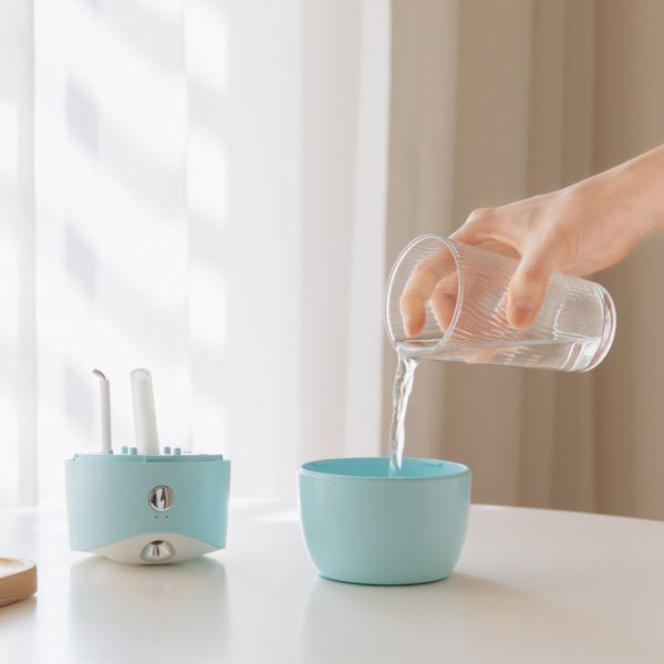 New Rotary Spray Fan USB Rechargeable Mini Humidifier Portable Silent Shaking Head Fan - Image 4